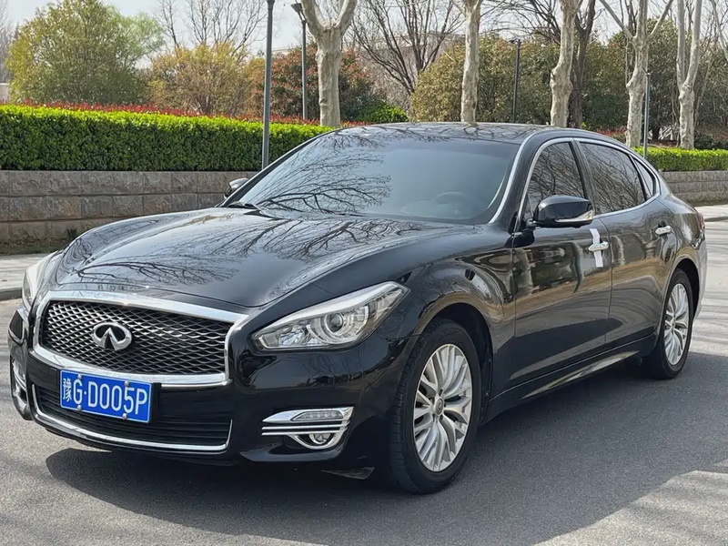 Infiniti Q70