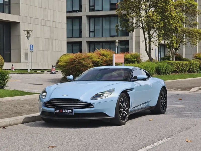 Aston Martin DB11