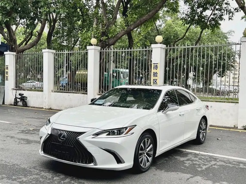 Lexus ES 2018