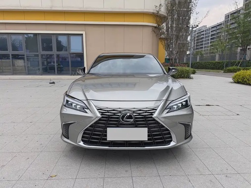Lexus ES 2026