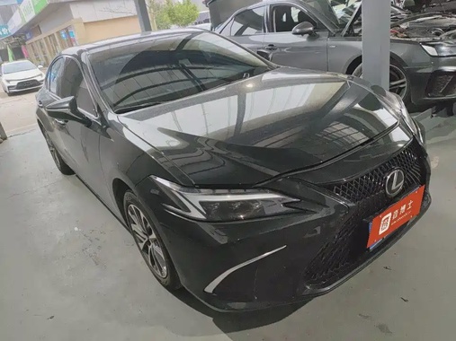 Lexus ES 2025