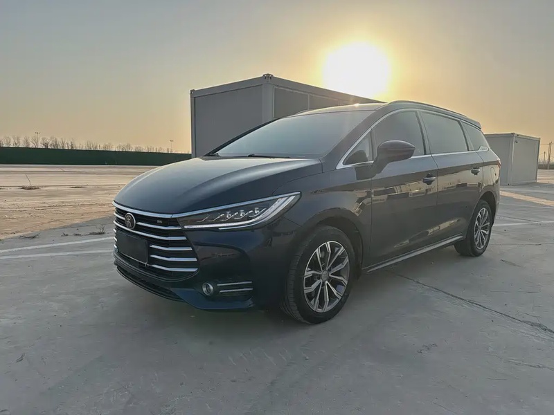 BYD MAX