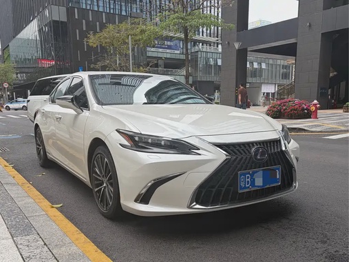 Lexus ES 2021