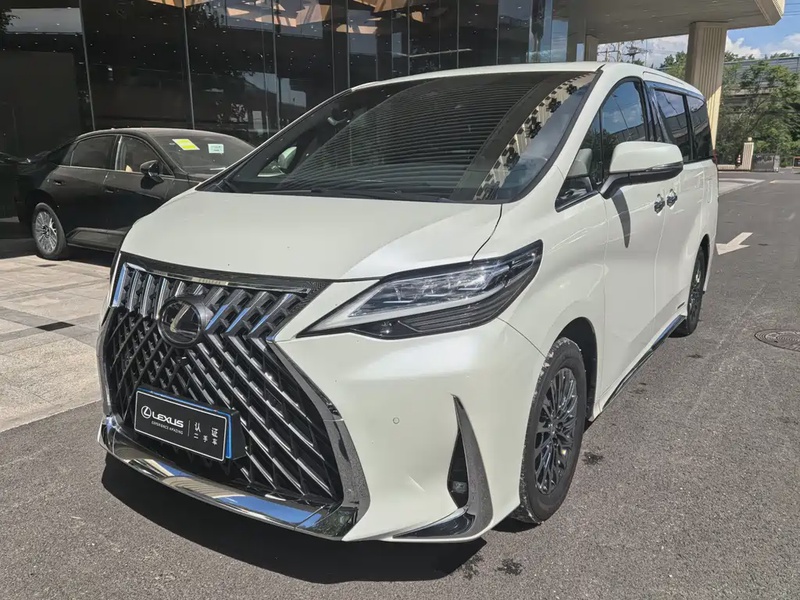 Lexus LM