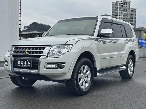 Mitsubishi Pajero 2020