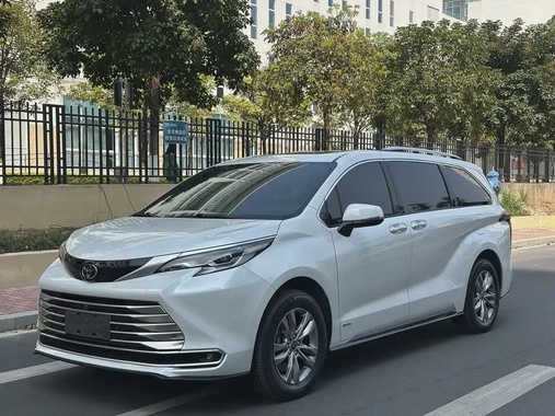 Toyota Sienna 2024