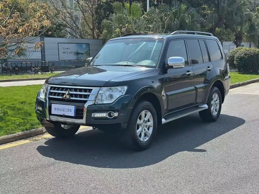 Mitsubishi Pajero 2015