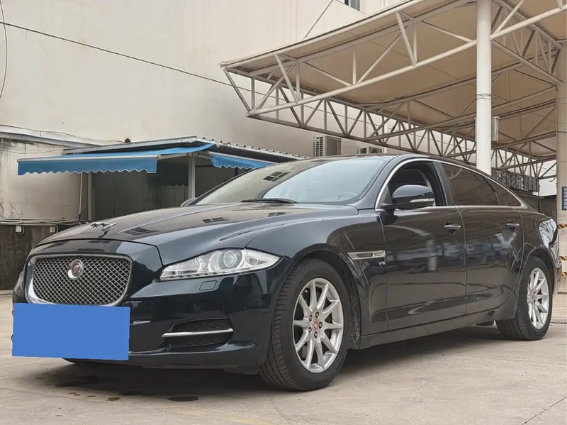 Jaguar XJ