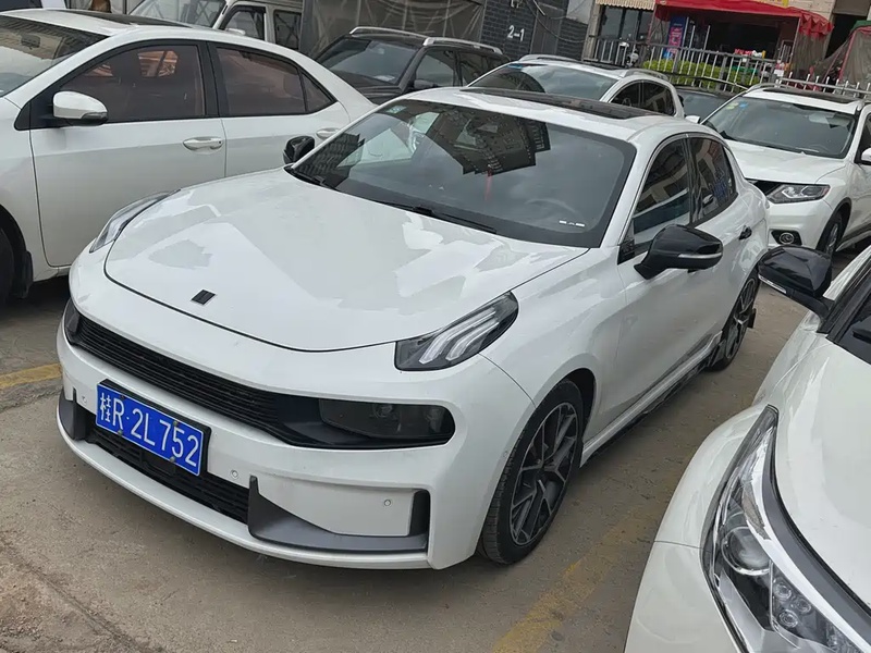 Lynk & Co 03