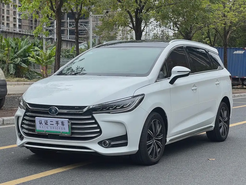 BYD MAX