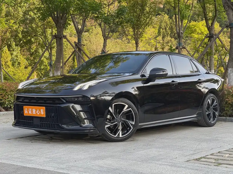 Lynk & Co 03