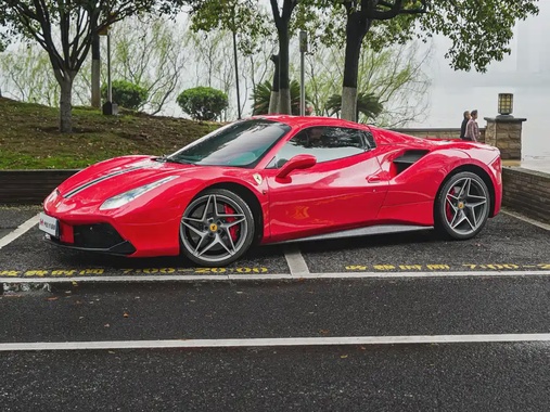 Ferrari 488 2019