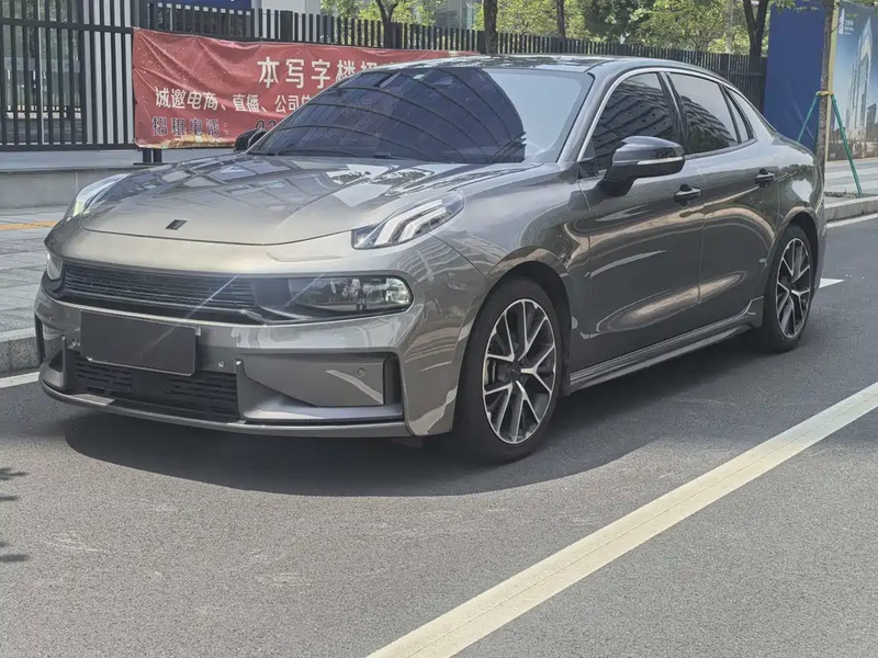 Lynk & Co 03