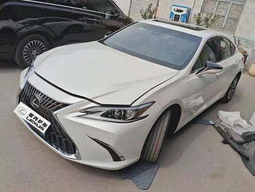 Lexus ES 2022