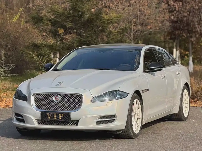 Jaguar XJ