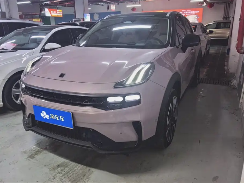 Lynk & Co 06
