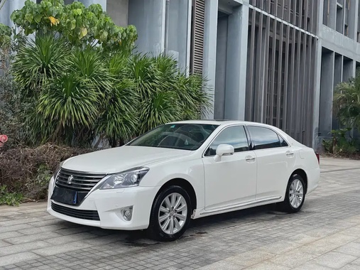 Toyota Crown 2015