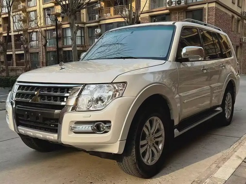 Mitsubishi Pajero 2020