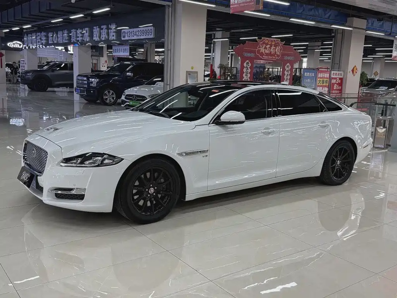 Jaguar XJ
