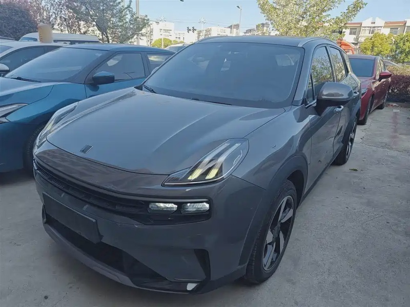 Lynk & Co 06
