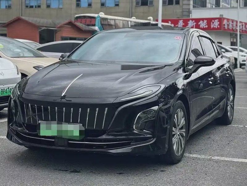 Hongqi E-QM5