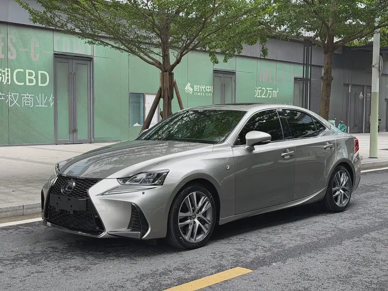 Lexus IS
