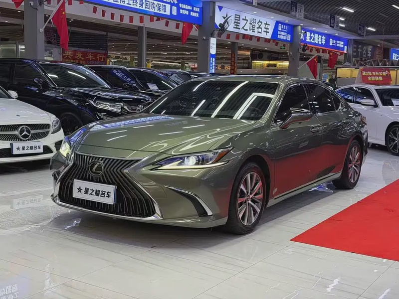 Lexus ES