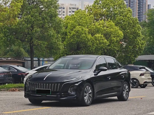Hongqi E-QM5 2022