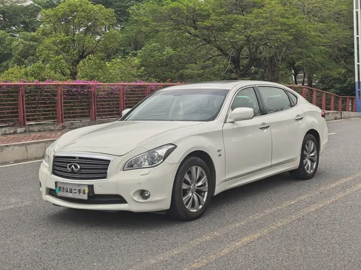 Infiniti Q70 2013