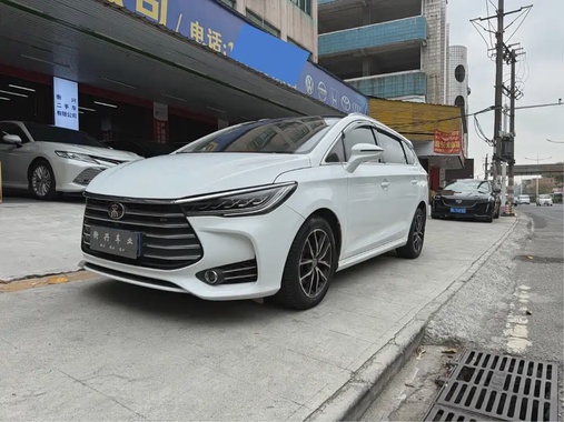 BYD MAX 2018