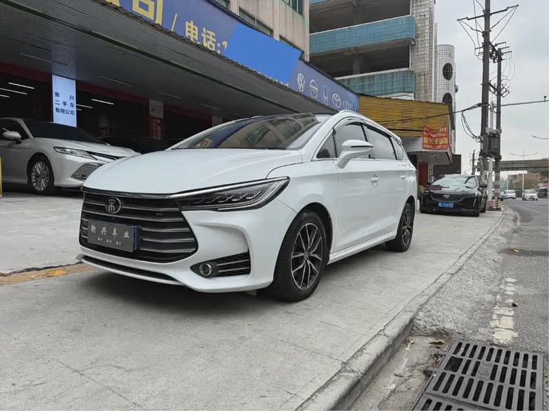 BYD MAX
