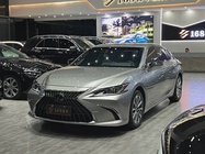 Lexus ES 2022