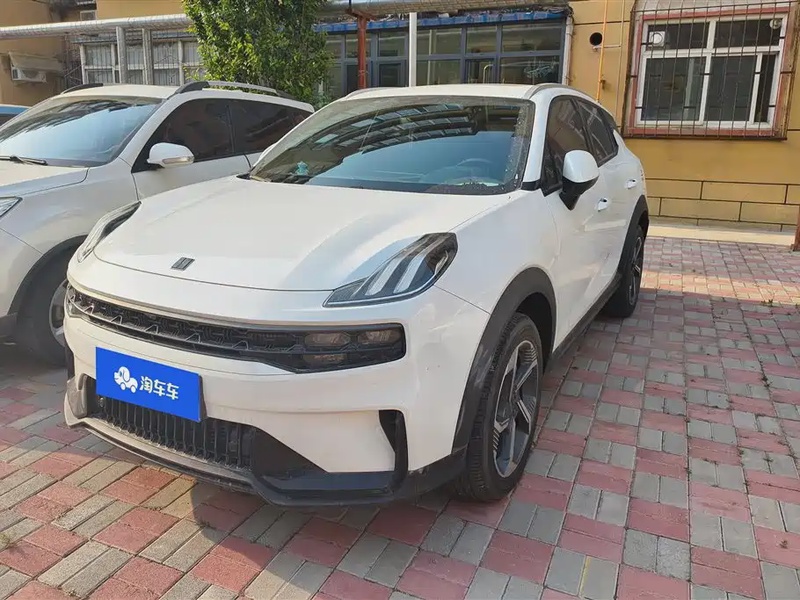 Lynk & Co 06