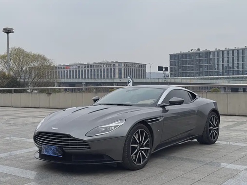 Aston Martin DB11 2017