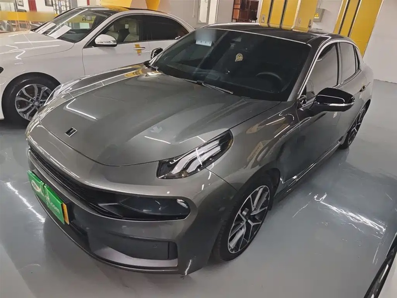 Lynk & Co 03