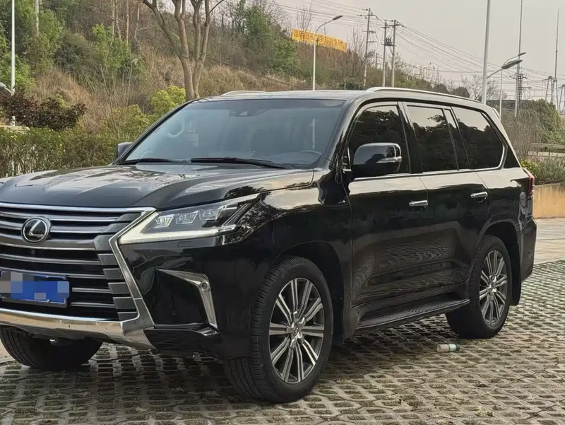 Lexus LX