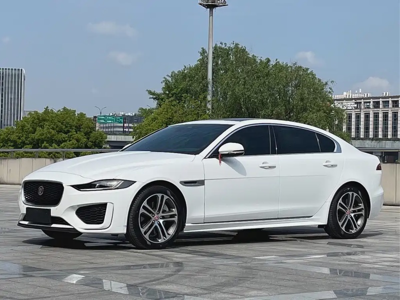 Jaguar XE