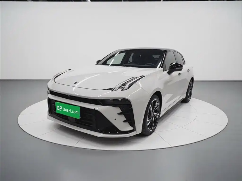 Lynk & Co 03