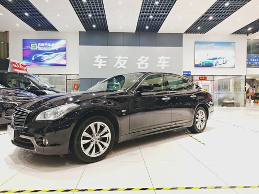 Infiniti Q70 2015
