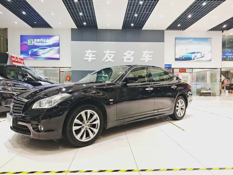 Infiniti Q70