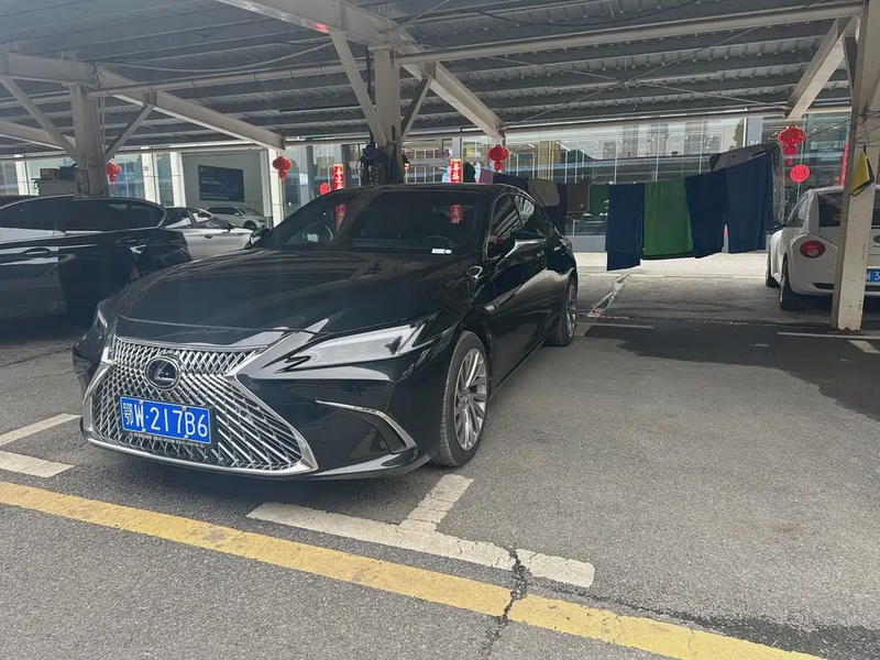 Lexus ES