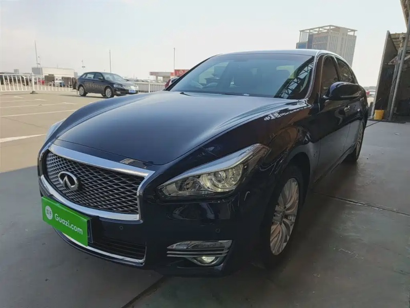Infiniti Q70