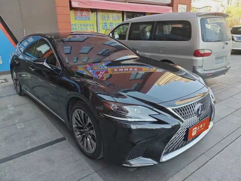Lexus LS