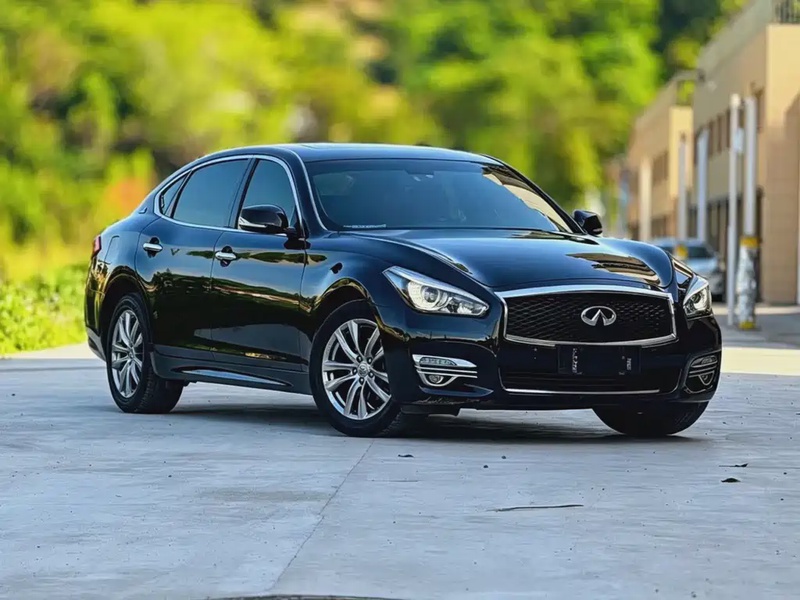 Infiniti Q70