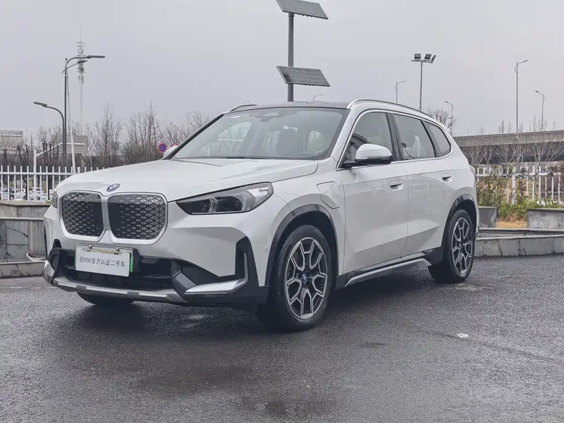 BMW iX1