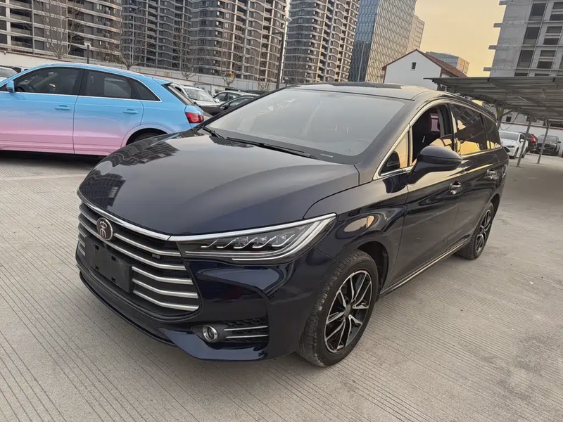 BYD MAX