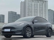 Tesla Model Y 2025