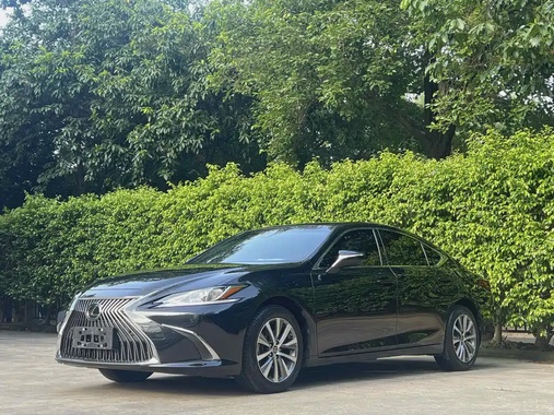 Lexus ES 2021