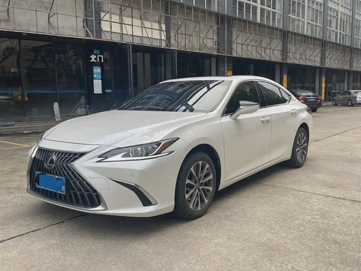 Lexus ES 2024
