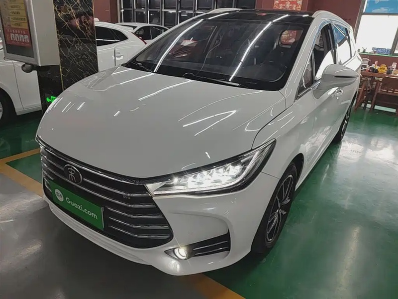 BYD MAX